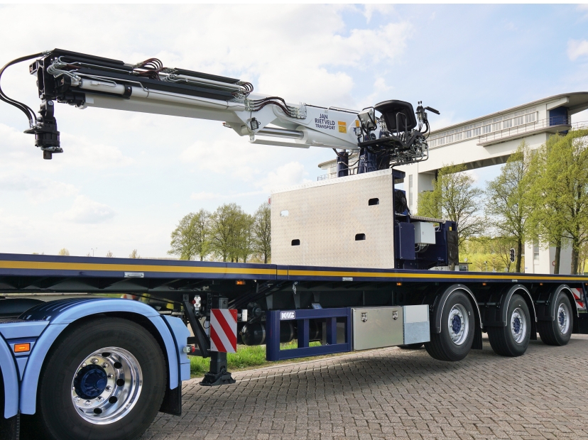 Kennis R-40 verrijdbare autolaadkraan met KWB 3 assige schuiftrailer