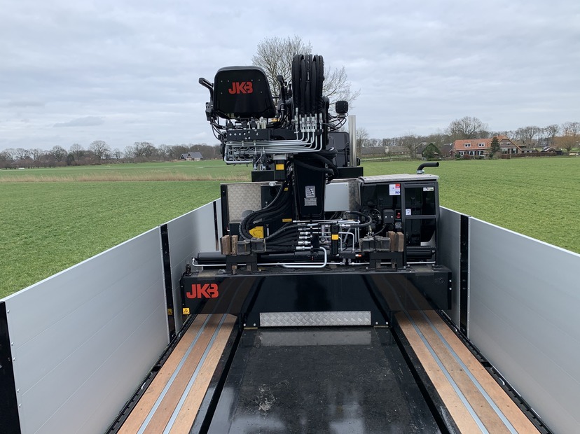 KWB 3 assige steentrailer oplegger trailer met KENNIS verrijdbare autolaadkraan kraan JKB stenenklem