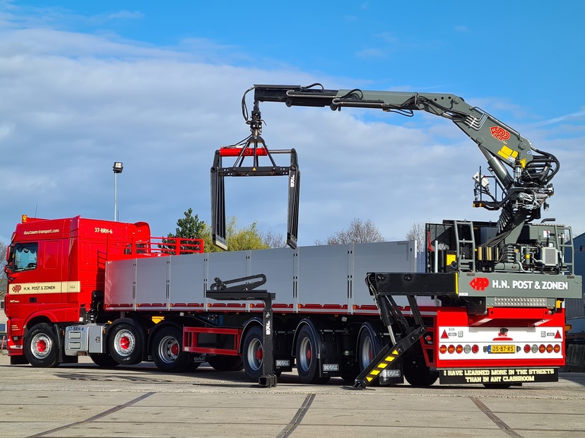 Kennis verrijdbare autolaadkraan 16-R met jkb stenenklem en pallethaak + steentrailer