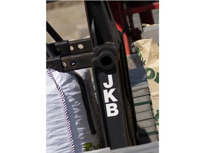 JKB SGK stenenklem aan KENNIS verrijdbare autolaadkraan