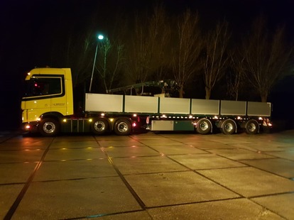 JKB levert KWB 3 assige trailer steentailer aan E. de Vries transport te Oudewater