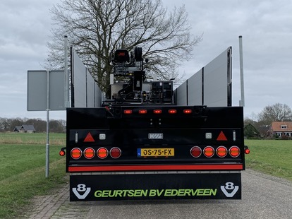 KWB 3 assige steentrailer oplegger trailer met KENNIS verrijdbare autolaadkraan kraan JKB stenenklem