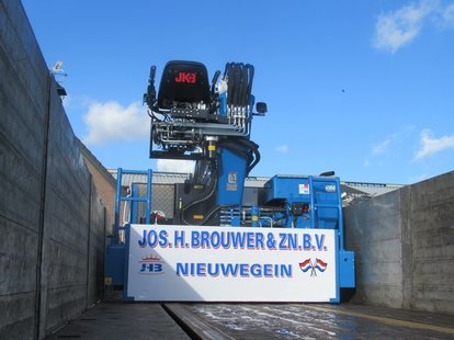 Kennis 14-R verrijdbare autolaadkraan geleverd door JKB Budel Nieuwegein Transporttechniek