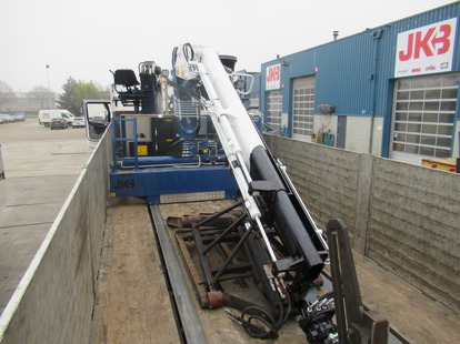 JKB levert nieuwe KWB steentrailer met KENNIS R-24 verrijdbare autolaadkraan aan Albers Transport bv te Doesburg