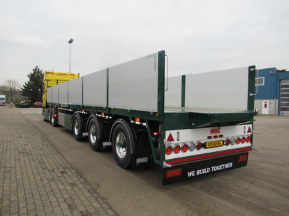 JKB levert KWB 3 assige trailer steentailer aan E. de Vries transport te Oudewater